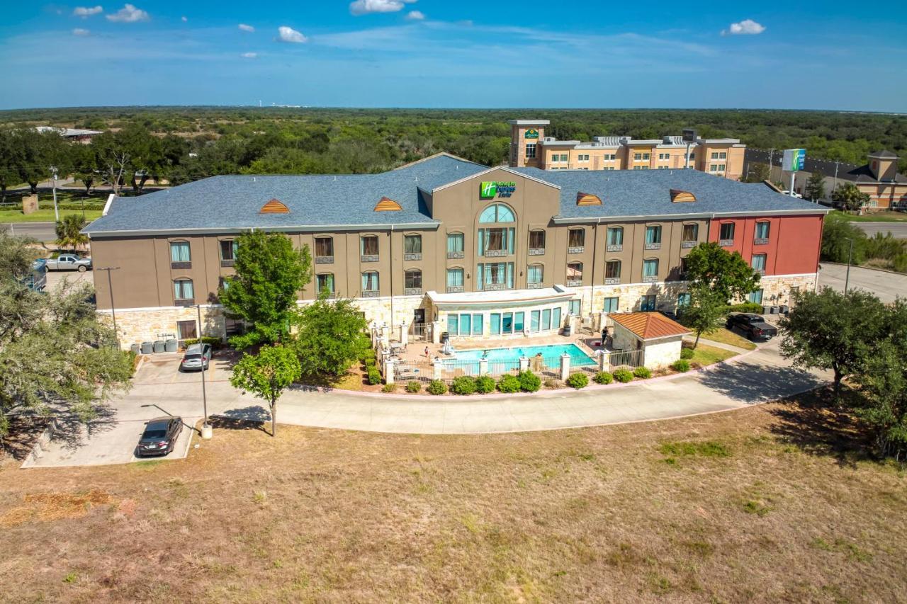 Holiday Inn Express And Suites Beeville By Ihg Kültér fotó