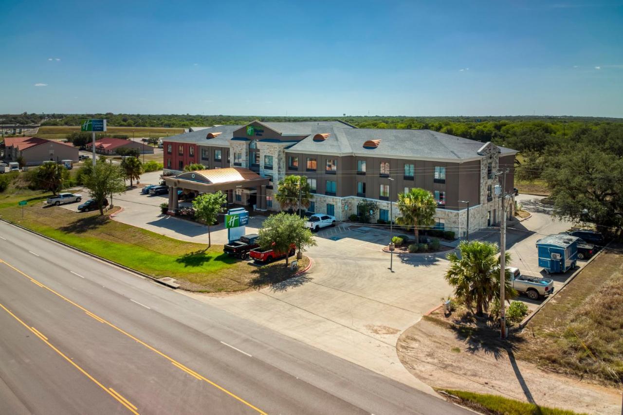 Holiday Inn Express And Suites Beeville By Ihg Kültér fotó