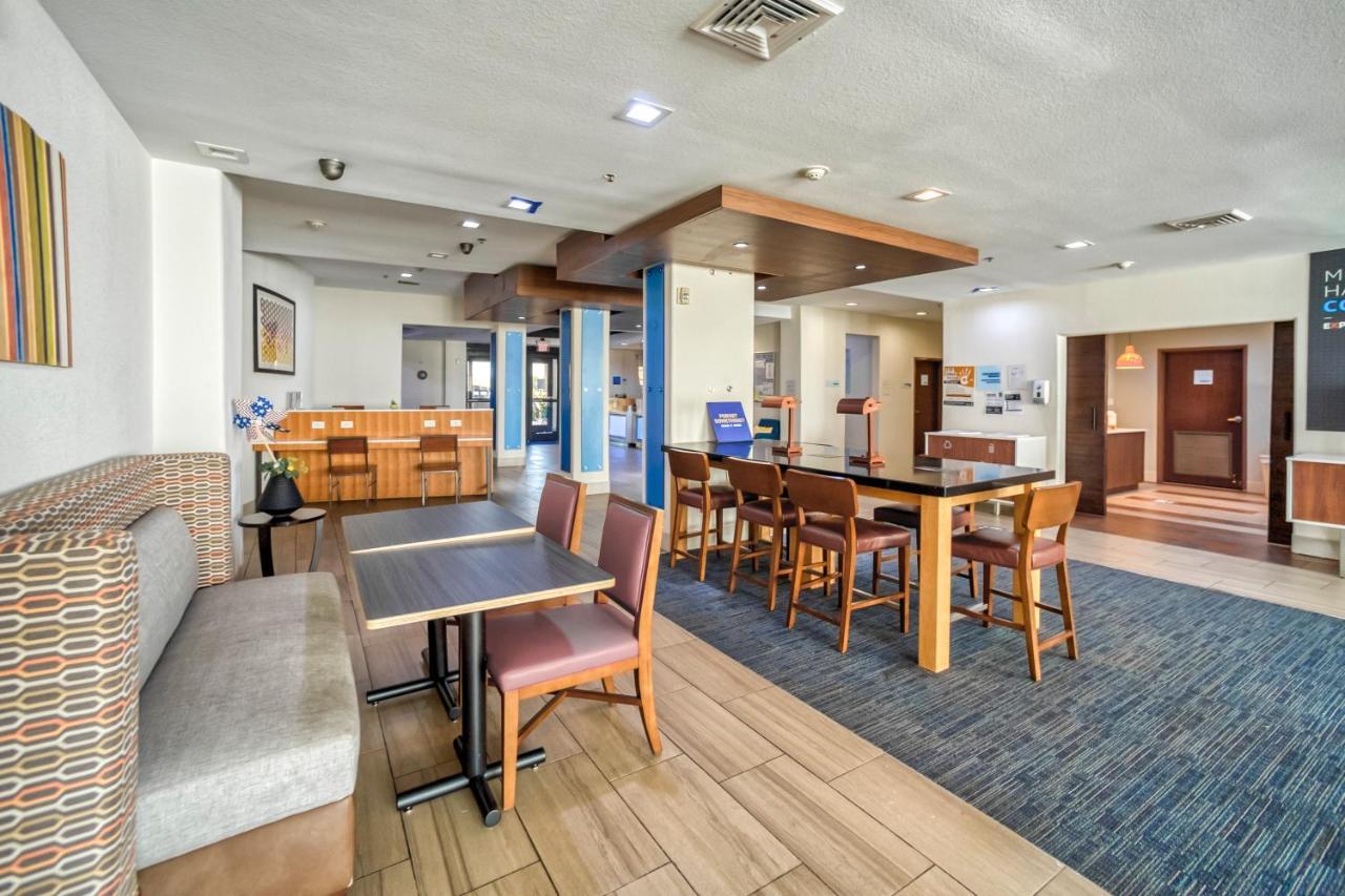 Holiday Inn Express And Suites Beeville By Ihg Kültér fotó