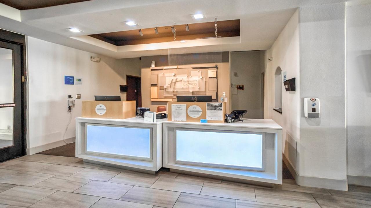 Holiday Inn Express And Suites Beeville By Ihg Kültér fotó