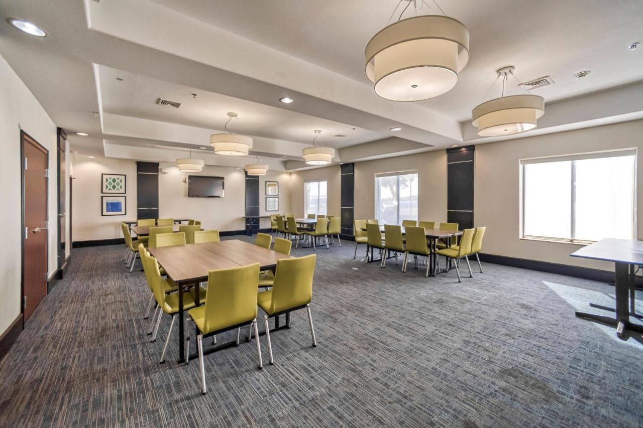 Holiday Inn Express And Suites Beeville By Ihg Kültér fotó