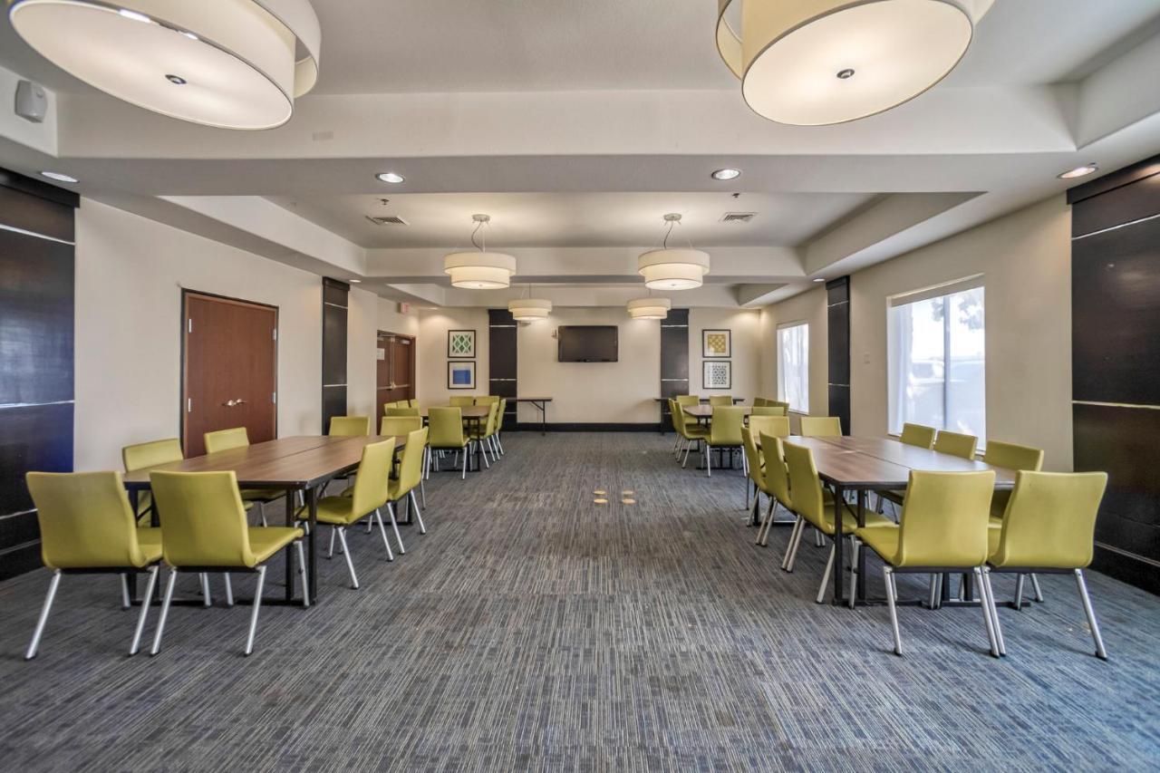 Holiday Inn Express And Suites Beeville By Ihg Kültér fotó